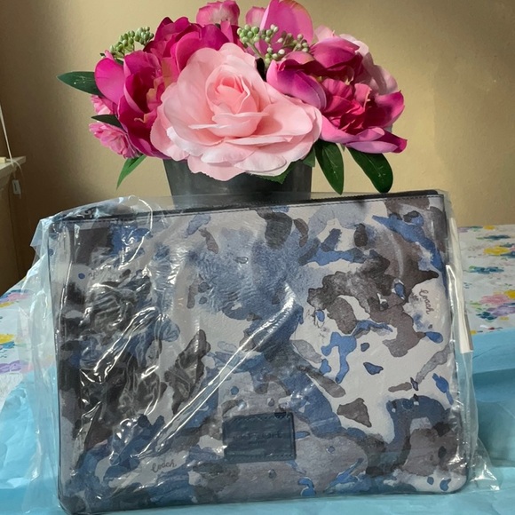 ππ€π€ COACH WATERCOLOR SCRIPT PRINT POUCH π€π€π - Picture 16 of 16